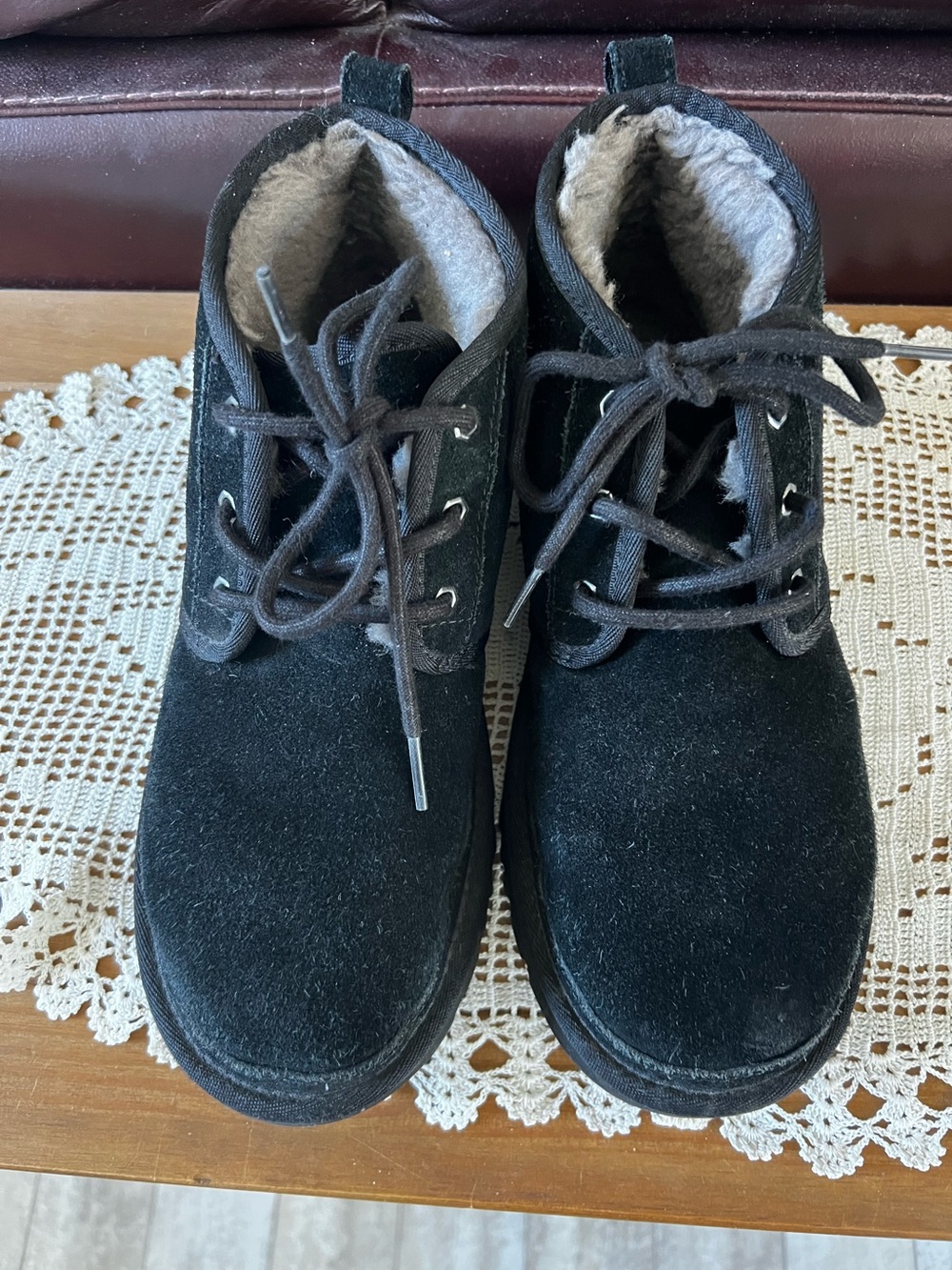 UGG men’s Neumel Boots in black suede. Size 9 excellent condition.
